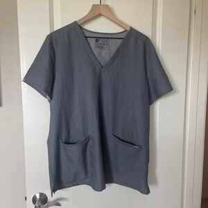 Figs clothing casma three-pocket scrub top in Graphite XL